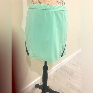 Nike light green skort light green and black SZ medium EUC 🥰